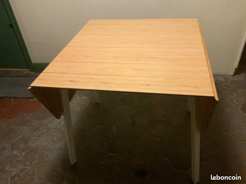 Table de salle à manger/à rabats, marque IKEA modèle PS2012, Designer Jon Karlsson, bambou vernis, pieds blanc, 74/106/138 x80 x H/74, dépliante avec 2 rallonges rabattantes. Très bon état. 50 euros (image 4)
