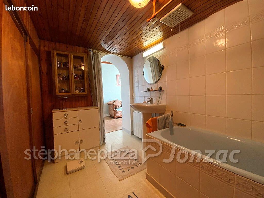 Maison 7 pièces 155 m² - Saint-Genis-de-Saintonge 17240 (image principale 10)