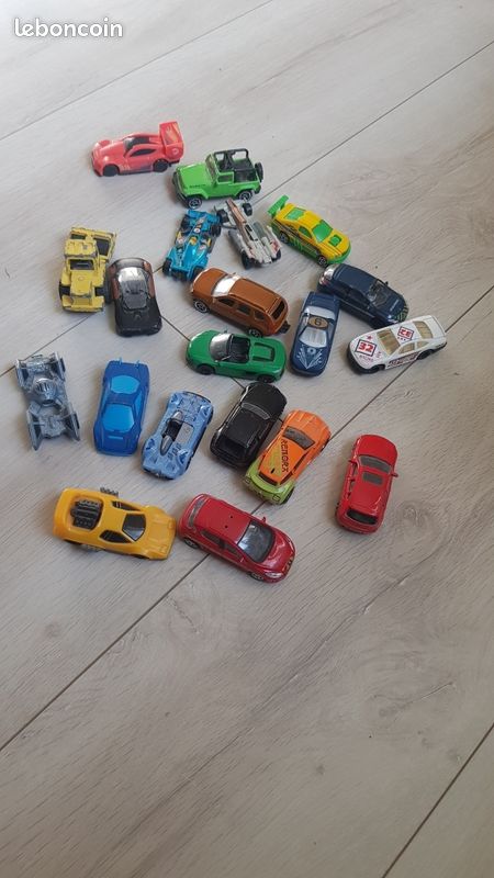 Garage et lot de 20 petites voitures (image 3)