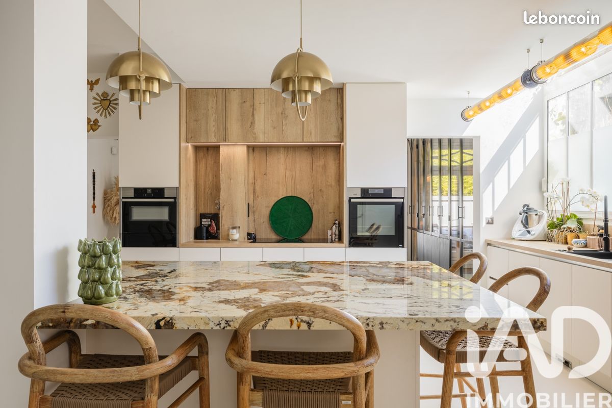 Maison 10 pièces 300 m² · à La Rochelle · 300 m² · 1 960 000 €