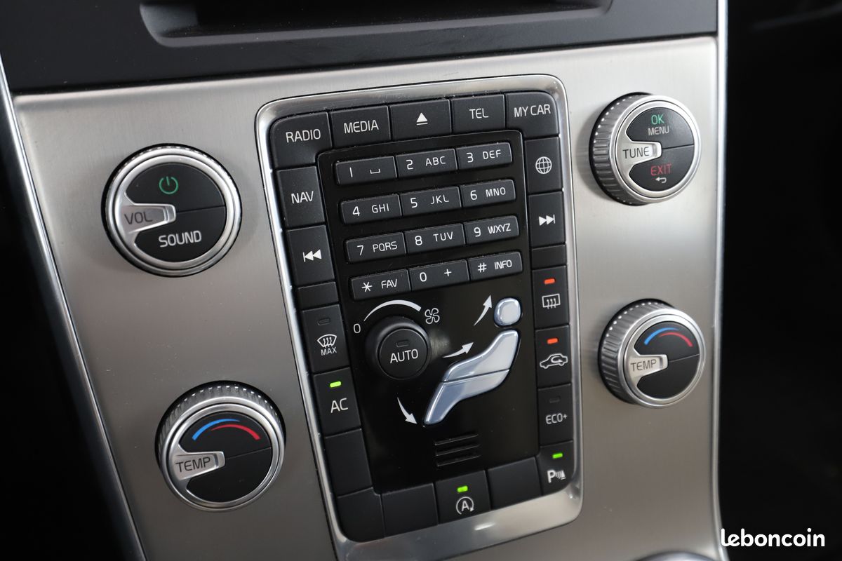 Volvo V60 2.0 D4 Momentum Geartronic 8 190 ch (image 21)