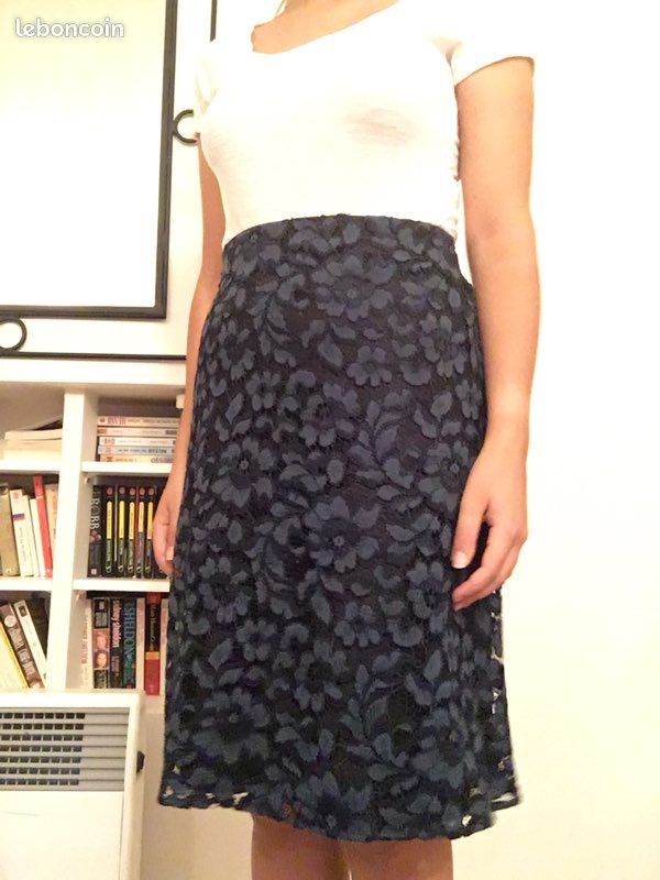 Jupe dentelle Zara bleu marine (image 1)