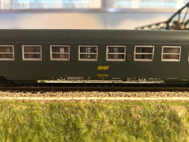 Wagon Voiture UIC 1/2 CL SNCF – Europolitrains – Échelle HO – Époque 4 (Occasion)