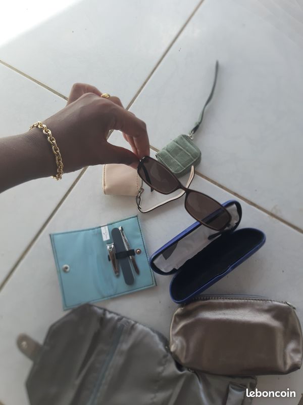 Pochettes et lunette (image 1)