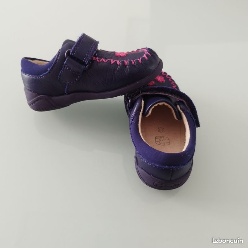 Chaussures Clarks Bébé Fille Taille UK 9 F Avec Lumières - Occasion Très Bon état