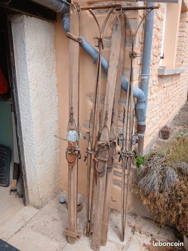 Vieux skis en bois (image 2)