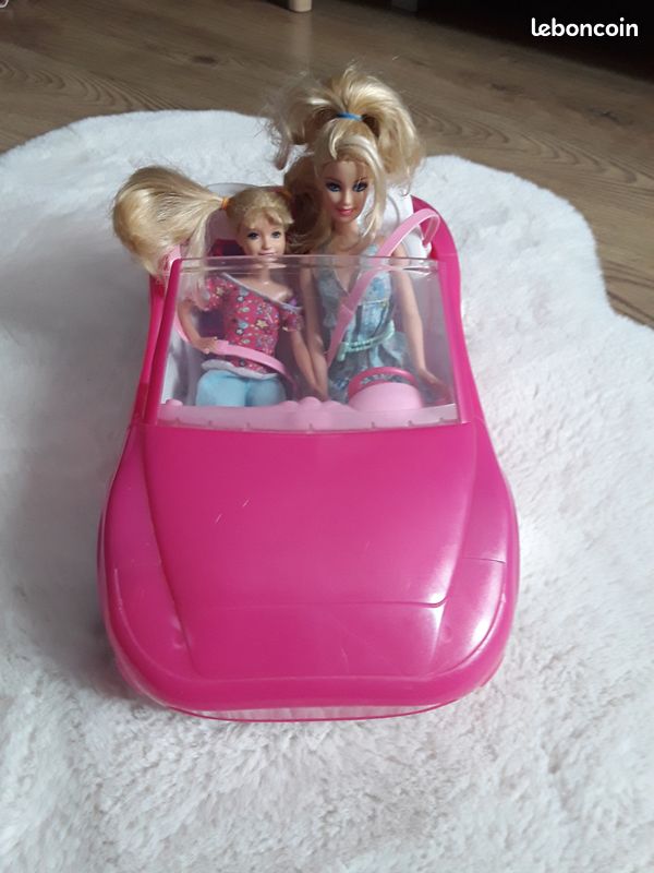 Voiture de Barbie avec 2 Barbies (image 1)