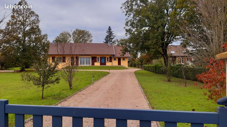 Belle maison vue jura