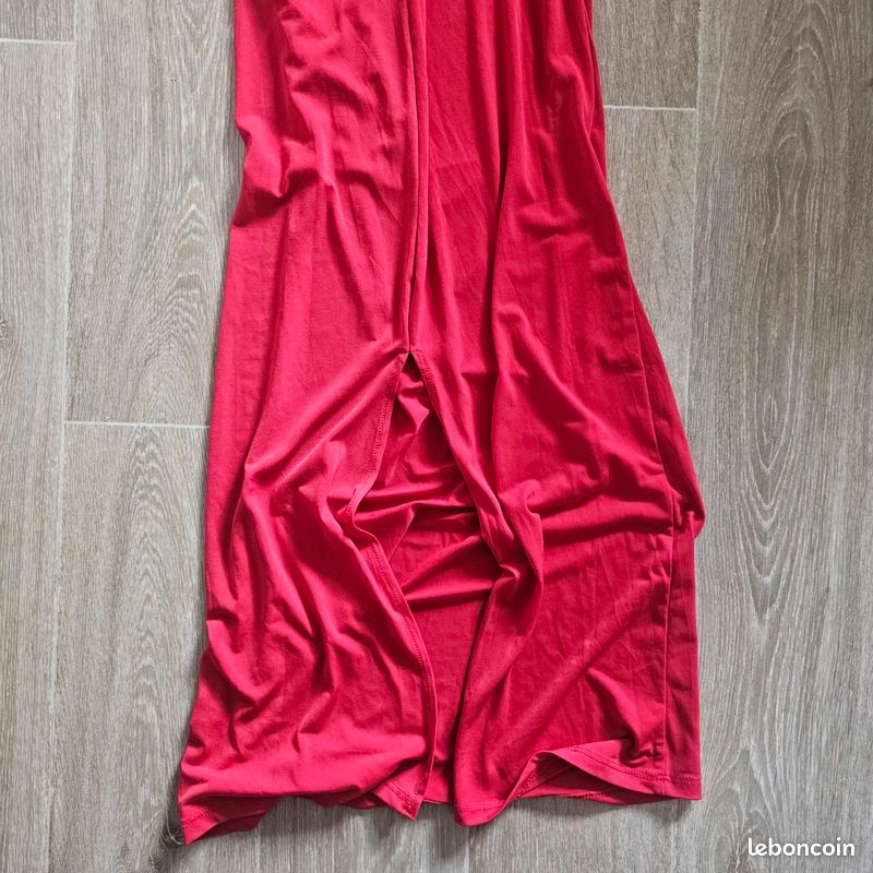 Robe rouge Stradivarius (image 3)