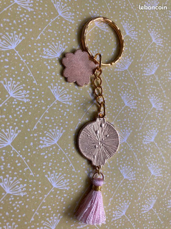 Porte clé doré lanterne et fleur de cerisier 🌸 (image 3)