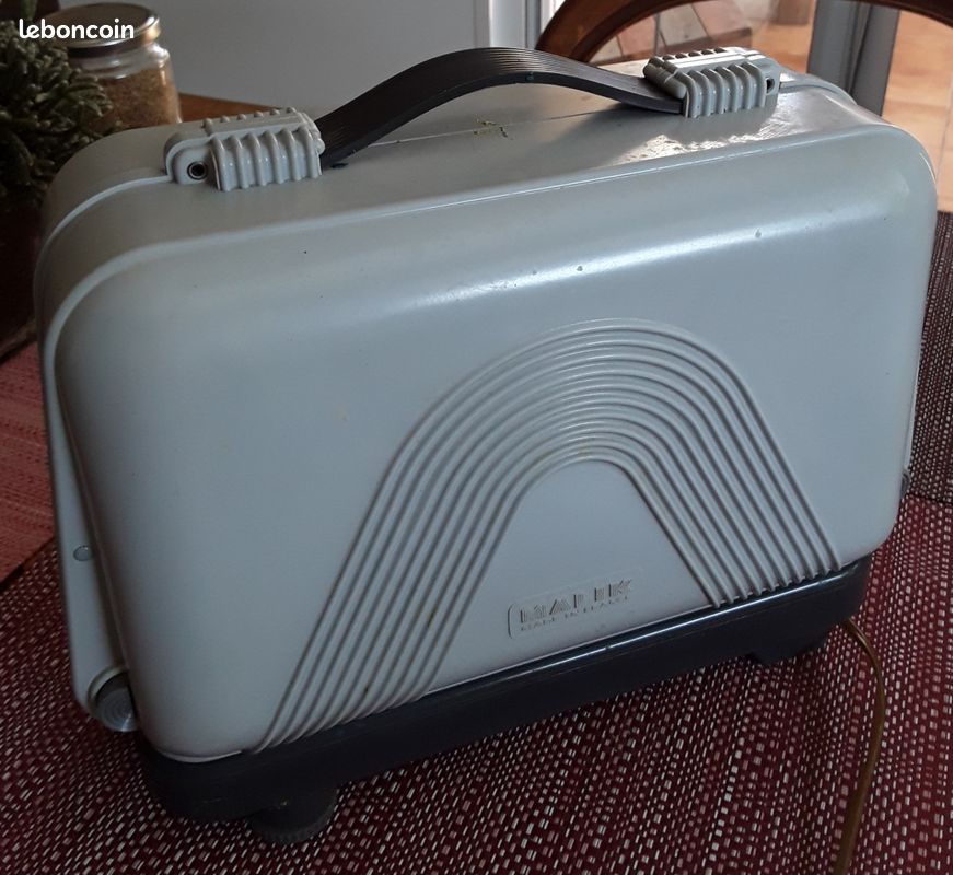 Projecteur de diapositive Malik avec sa malette écran