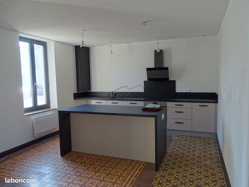 Maison 5 pièces 136 m² · à Tournissan · 136 m² · 800 €/mois
