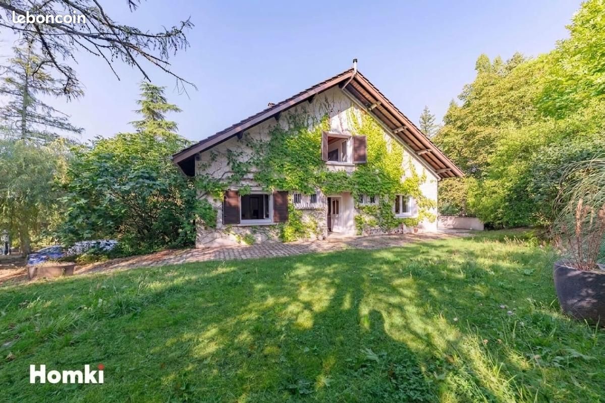 Maison 8 pièces 340 m² · à Chuzelles · 340 m² · 430 000 €