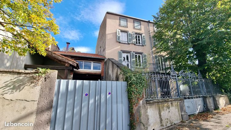Maison 9 pièces 221 m²