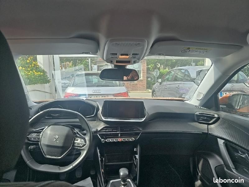 Peugeot 2008 1.2 PureTech 100ch S&S Style (image 8)