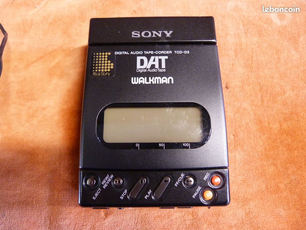 Enregistreur de bande professionnel Sony DTC-A7 DAT noir bon