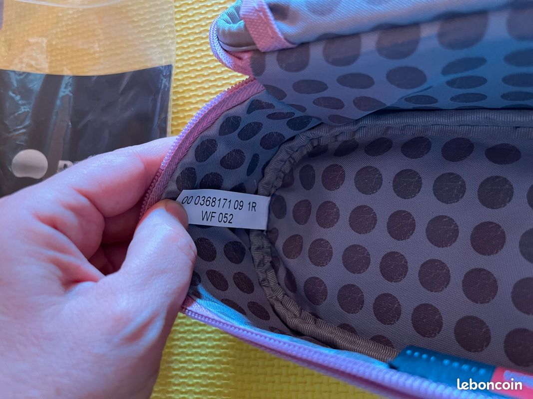 Trousse pour stylos Delsey rose neuve avec étiquette (image 7)