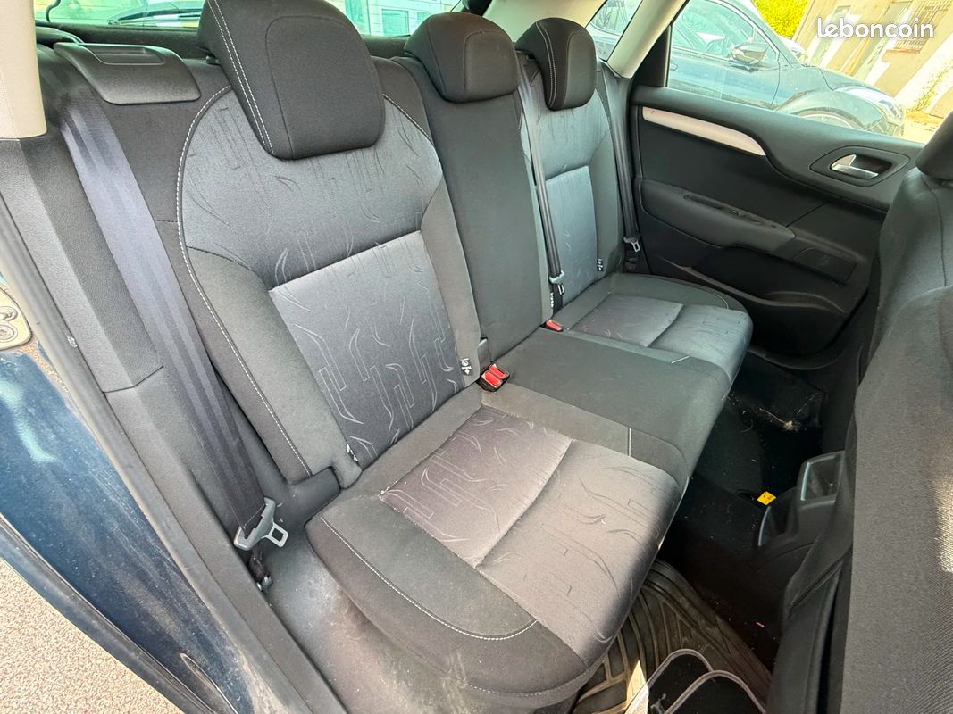 CITROEN C4 C4 VTi 120 Confort / RADAR AR / REGULATEUR (image 13)