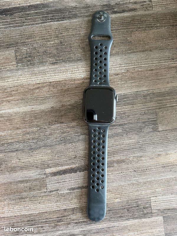 Apple Watch série 4 NIKE+ 44mm (image 1)