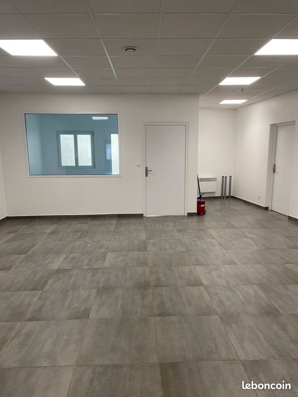 Local commercial 3 pièces 104 m² · à Sin-le-Noble · 104 m² · 933 €
