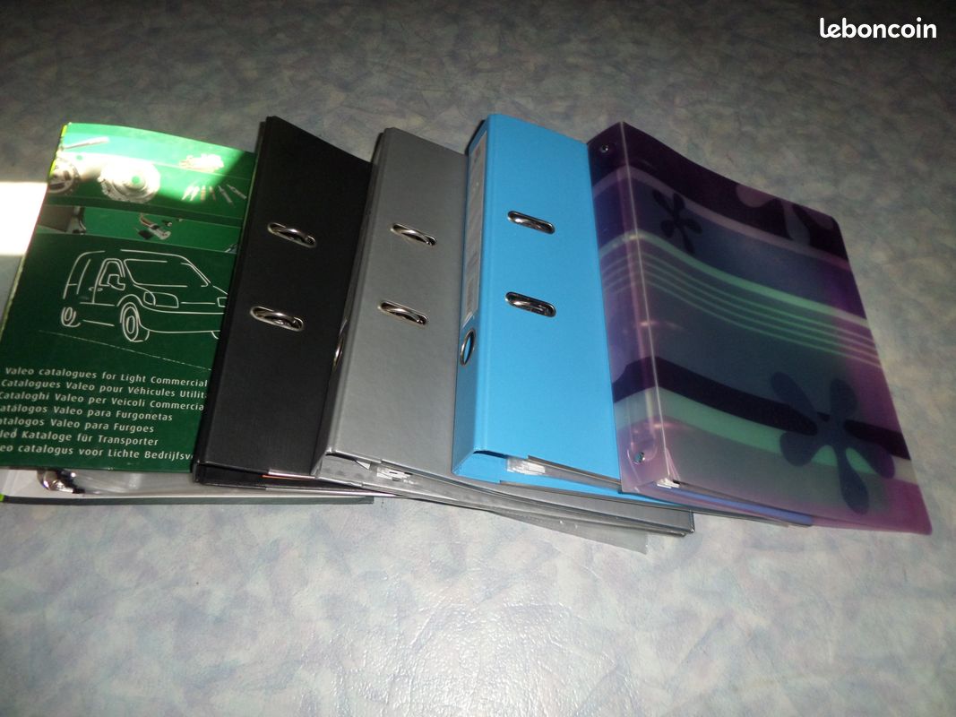 Lot 6 classeurs+ porte document (image 2)