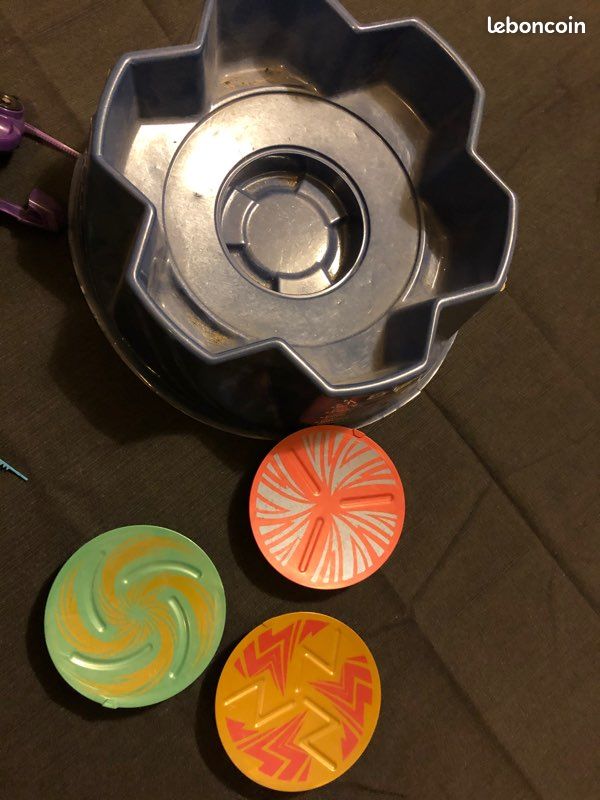 Toupies Beyblade et Stade (image 1)