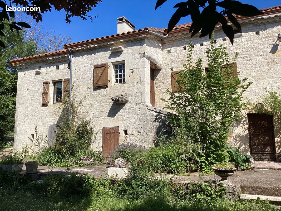 Maison 17 pièces 420 m² · à Montcuq-en-Quercy-Blanc · 420 m² · 585 000 €