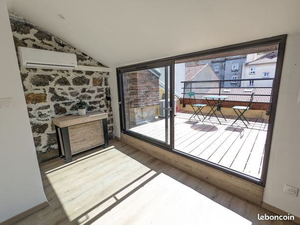 T1-bis sous combles de 59 m² au sol avec terrasse sud, proche de la gare SNCF