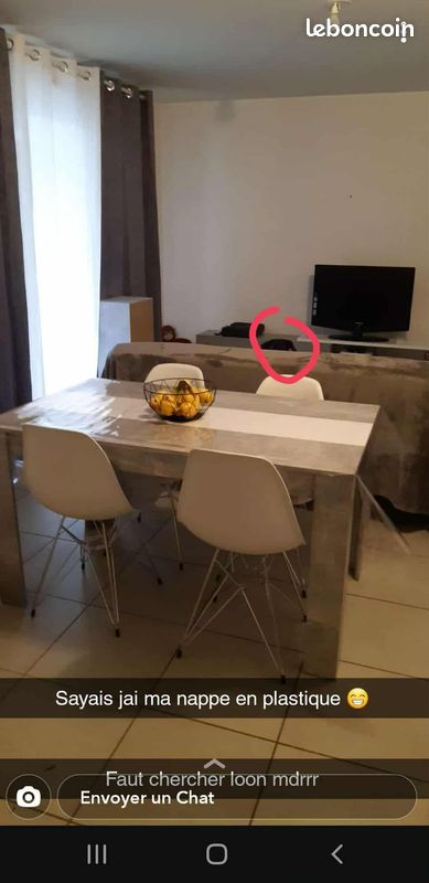 Table grise de salon (image 1)