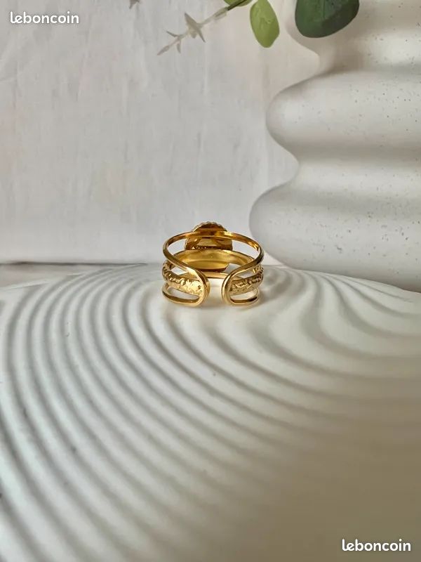 Bague Pour Femme Dorée En Acier Inoxydable - Taille Ajustable - Neuf Sans Emballage