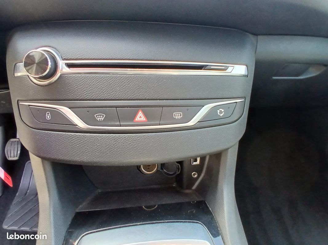 PEUGEOT 308 1.2i PureTech 12V S&S - 110 II 2013 BERLINE Style PHASE 1 (image 20)