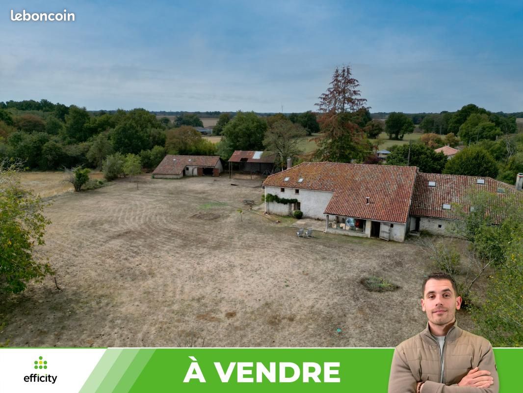 Maison 10 pièces 283 m² · à La Chapelle-Bâton · 283 m² · 225 000 €