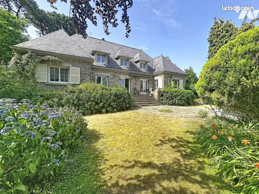 Maison 9 pièces 259 m² · à Larmor-Plage · 259 m² · 1 120 320 €