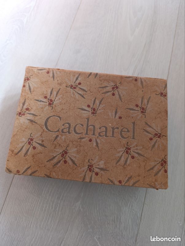 Boîte à bijoux Cacharel (image 1)