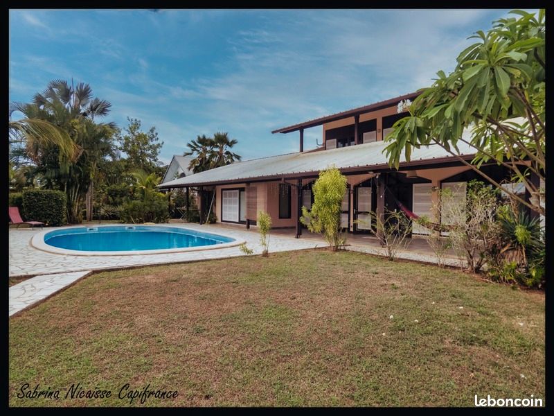 Villa 8 pièces 220 m² (image 1)