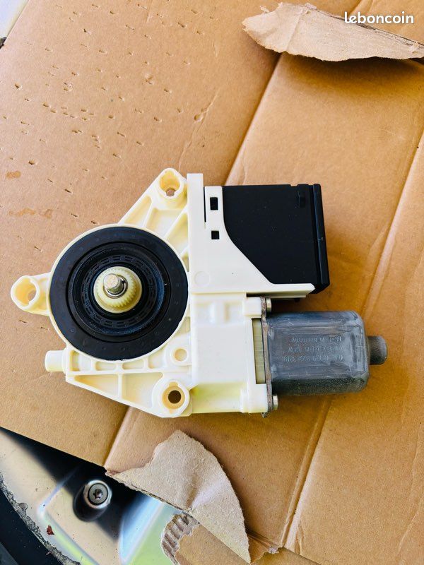 Moteur lève vitres arrière gauche Mégane 3 (image 2)