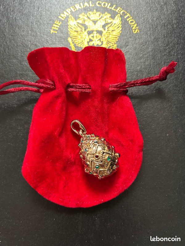 Pendentif Oeuf Style Fabergé Volutes rouges et noirs et Cristaux avec sa chaîne