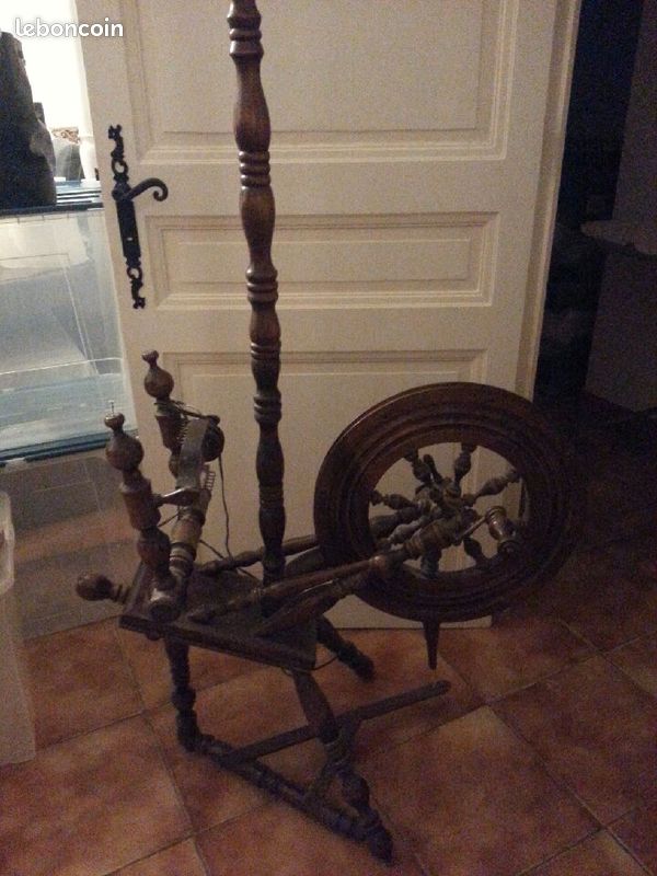 Lampe rouet en bois (image 1)