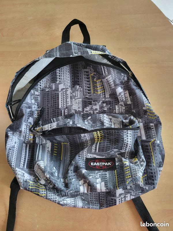 Sac à dos Eastpak – motif urbain – parfait pour l'école