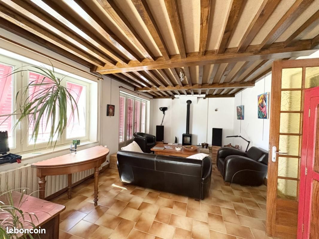 Maison 6 pièces 178 m² · à Villié-Morgon · 178 m² · 980 €/mois