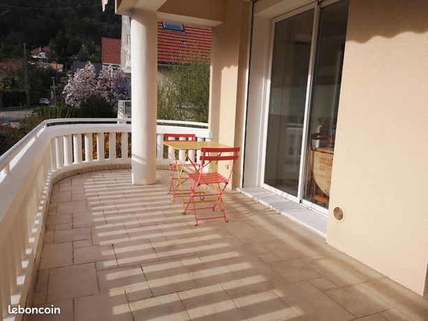 Dans maison T3 bis meublé