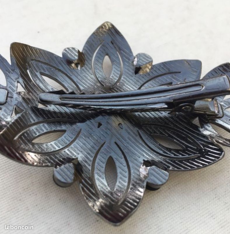 Broche en façon pierres de jais (image 4)