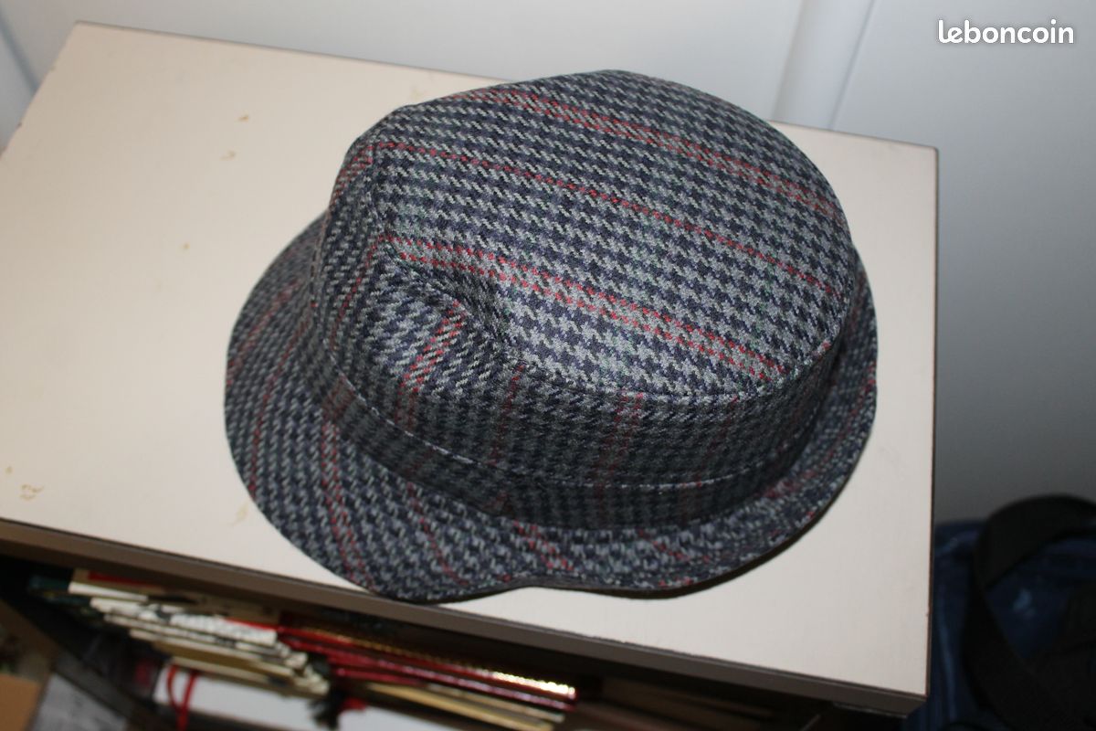 chapeau bob double face bleu clair avec drapeau belge