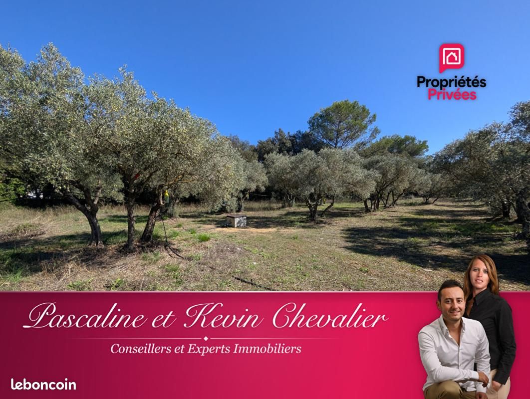Terrain 3200 m² · à Grans · 425 000 €