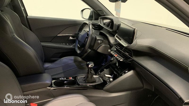 Peugeot 2008 1.2 PureTech 130ch S&S GT (image 15)