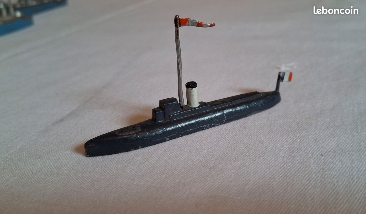 Figurine En Plomb Bateaux De Guerre - Modèle Vintage - Occasion