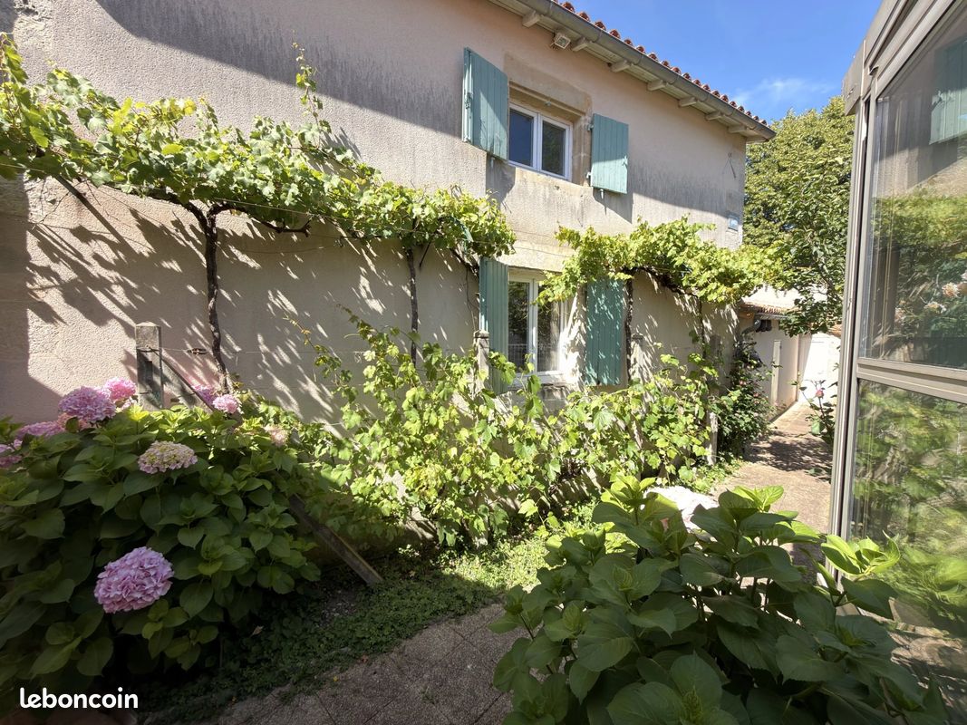 Maison 8 pièces 154 m² · à Civray · 154 m² · 214 000 €