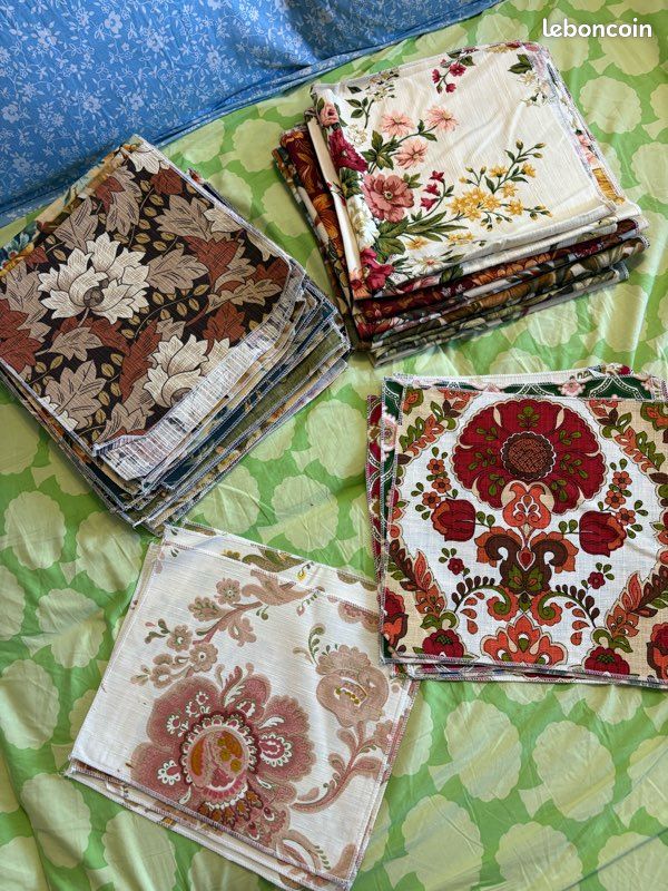 Lot unique de 48 coupons de tissus anciens années 70, 9 m² d'imprimés floraux (image 1)