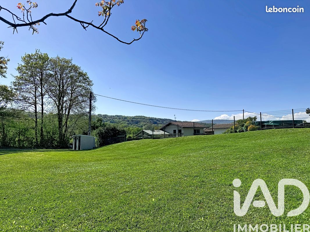 Terrain 1300 m² · à Pers-Jussy · 1 300 m² · 185 000 €
