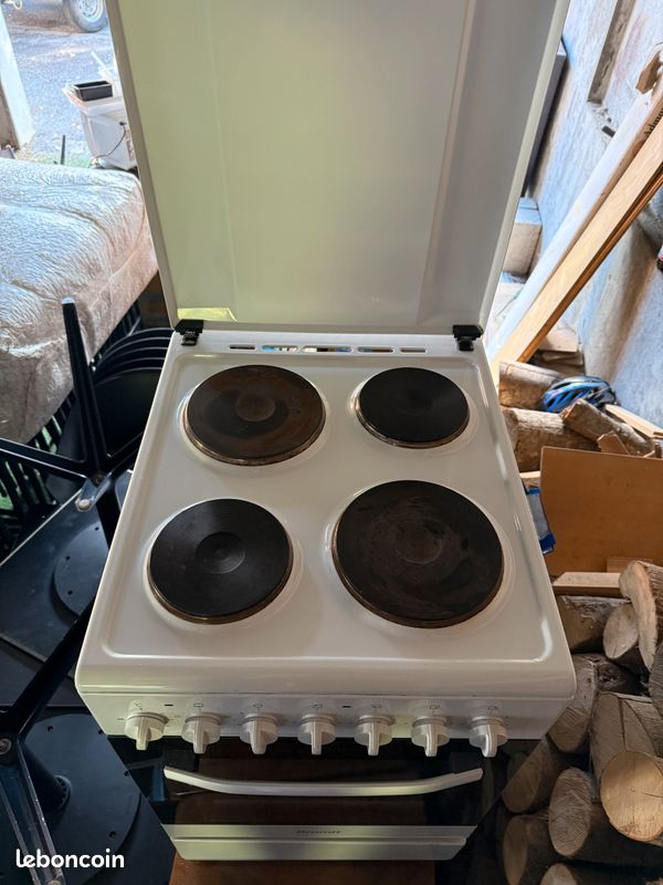 Cuisinière électrique 30 po Whirlpool YWFES3530RS | Tanguay L'Entrepôt